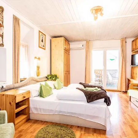 In - Balaton 18964 Hévíz